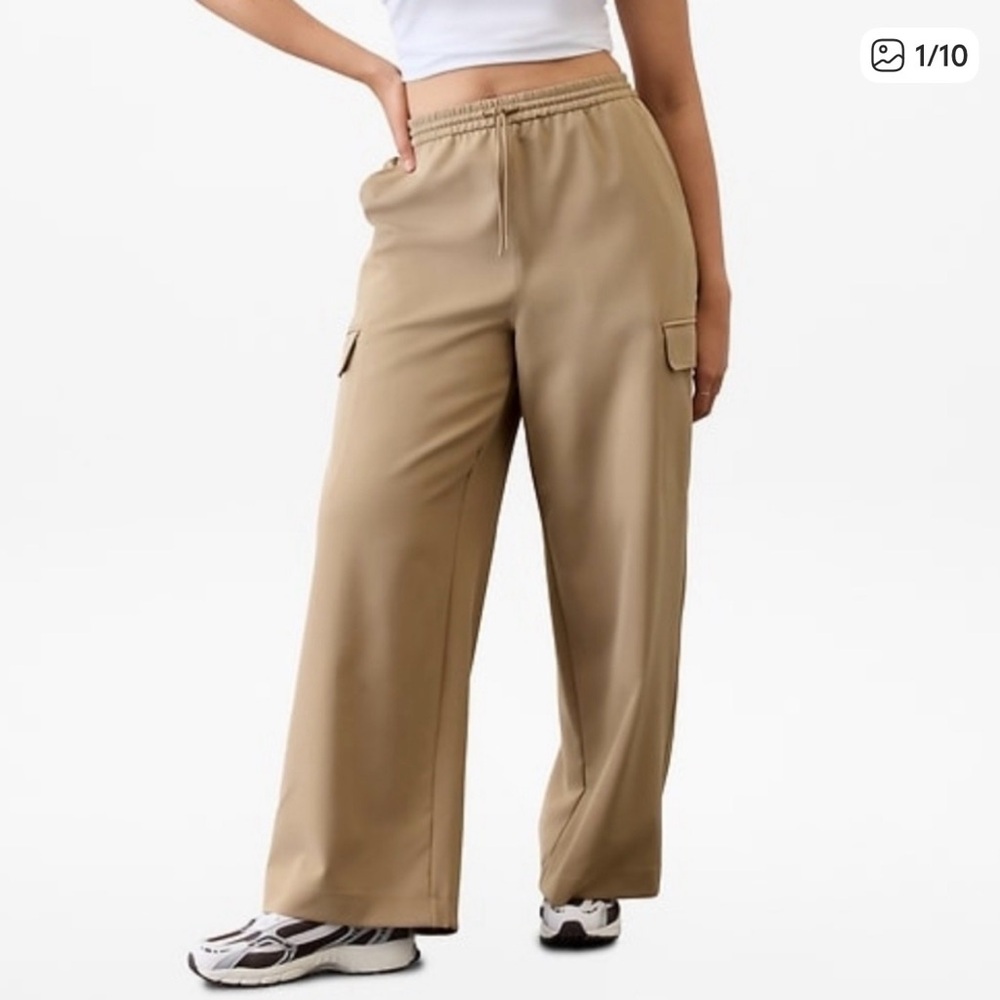 NWT ATHLETA  PROMENADE CARGO PANT!!!
Wide Leg Tan Pants for Women size M